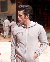 aarontveitfantrash:  aaron tveit in gym clothes    yes please credit for these gifs