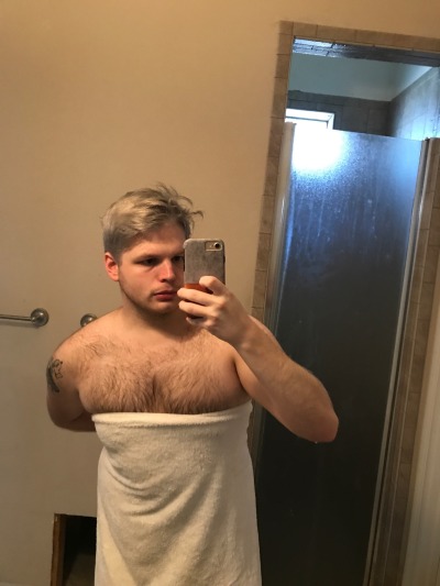 oldbaton:Shower selfies! Now with silver hair!