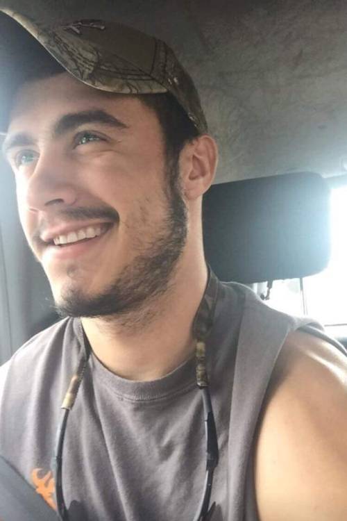 dirtybeardadmike:  Country boys turn me the fuck on