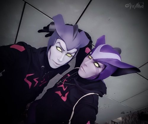 Vrepit sa! We love the Galra and we love to cosplay them.  (Creating galra eyes on a bad quality mob