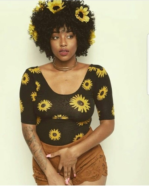 neneboss22: Black girl Magic Such a beautiful black wallflower