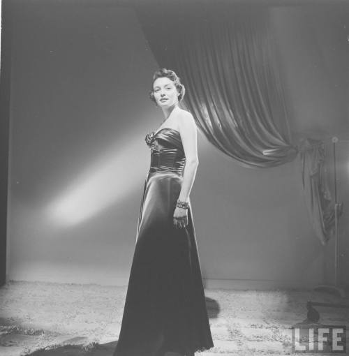 Patricia Neal(Loomis Dean. 1950)