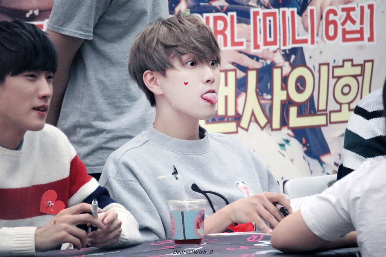 bethe1all4one:  151004 Gangnam Fansign | © dearest wishdo not edit, remove logo