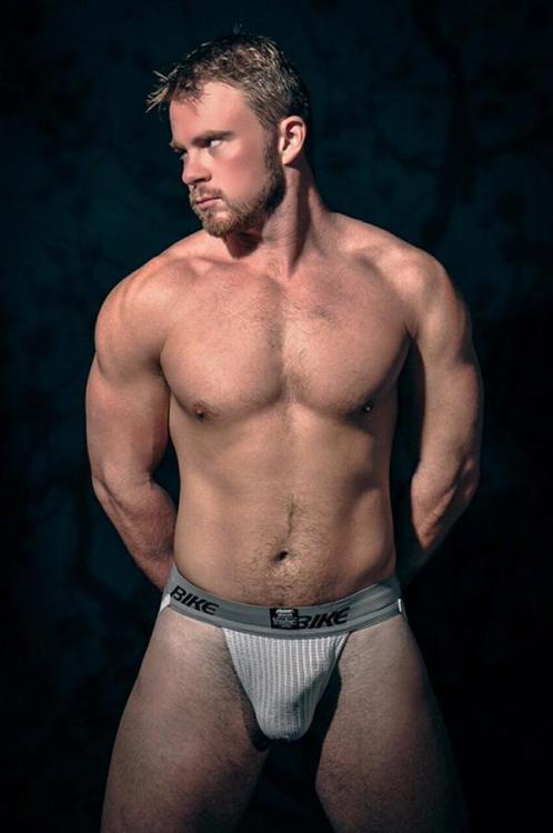 bigbroth4u:  This stud in his jockstrap turns me on!Think YOU can turn me on? Show me! Find @bigbroth4u on Twitter for even more sexy shenanigans. Like this blog? Please rate it at BestMaleBlogs! 