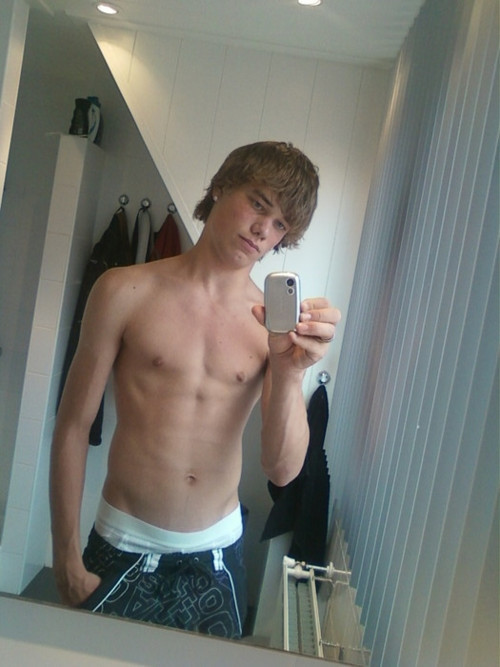 #Wannaseesomecuteboys
