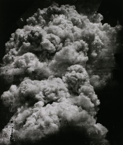 shihlun:  Toshio Fukada, The Mushroom Cloud—Less than twenty minutes after the explosion, 1945, 