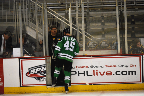 floofyfeather:  So along with video games and figure skating, I love hockey.  Louisiana Ice Gators v. Columbus Cottonmouths W 6-4 Jan. 2, 2015