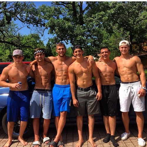 fillmeupwithd: sexyslutybottom:  bromancingbros:  I’m so happy these guys invited me over for 