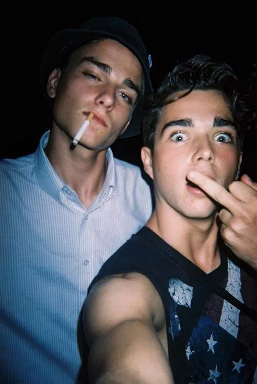 hotdudesloverextrem:  THANK YALL FOR 2.5K FOLLOWERS! ! ♡♡