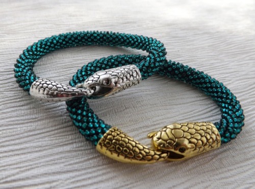 sosuperawesome:Beaded Snake Necklaces and Bracelets, by Foxy Style Jewelry on EtsySee our ‘jewelry’ 