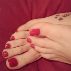 ifeetfetish:  Beautiful feet from @raniachoucair