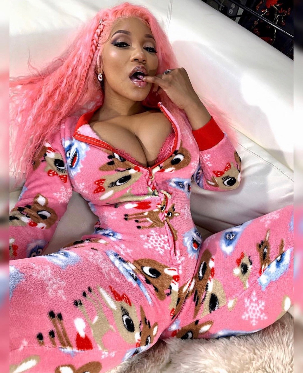 gurillaboythamane:  donksndonks:  Merry Xmas   SO SEXY SO PRETTY SEXY BAD BITCH