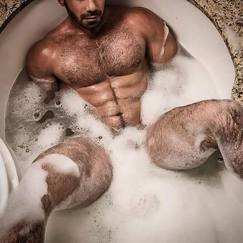 desbeauxmales:  Mon beau nounours !! 