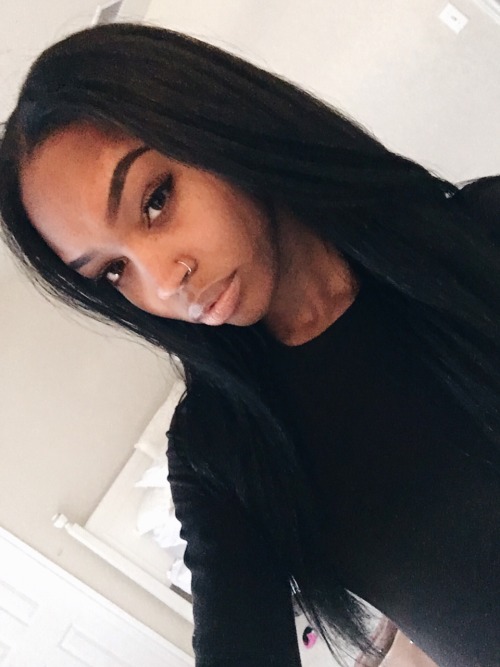 gunzonyatmblr:  micaela-jae:  BLACKOUT 🌺  She is perf! 😍 