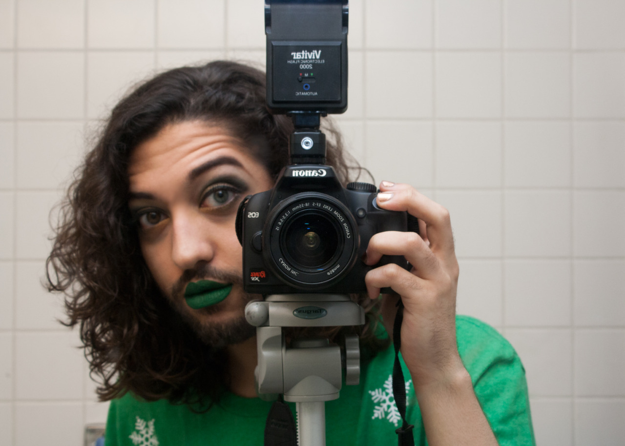 afrocosm:  4dffrntclrdpersonas:  TGIF: Holiday Look! Feeling the Evergreen vibes