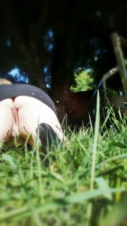 alice-is-wet:  Eeeeeeeep! *.*  Here’s a pic I took recently but was a little shy to post….blushies….  Just my chubby little booty getting dirty and searching for that damn rabbit hole again. :3  Xoxo Alice