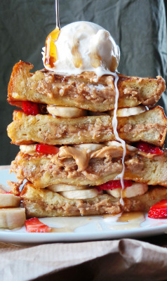 mitchlions:foodiebooty:  Stuffed French Toast
