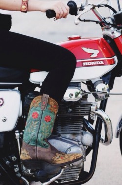heritagemotoriders:  Our girl Anna on the 1969 Honda CL350 Scrambler. Dad restored this bike to mint condition last summer. She’s always wearing her favorite cowboy boots Dad bought her in Dallas. Daddy’s girl much? Photo by Mom (Kay Heritage) 