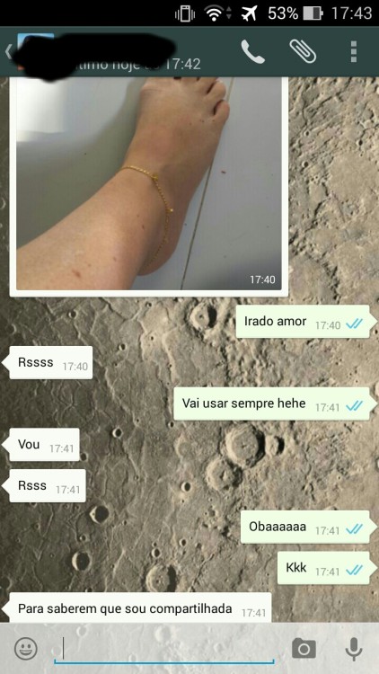 cariocahotwife: Enquanto ele viaja, ela compra uma tornozeleira para e manda a foto de surpresa no w