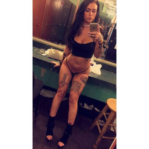 stripper-locker-room:  datwerkqueen