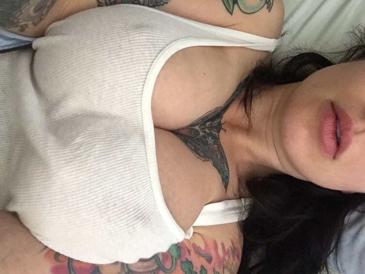 nuffsed69:  Tatted Chick 👍