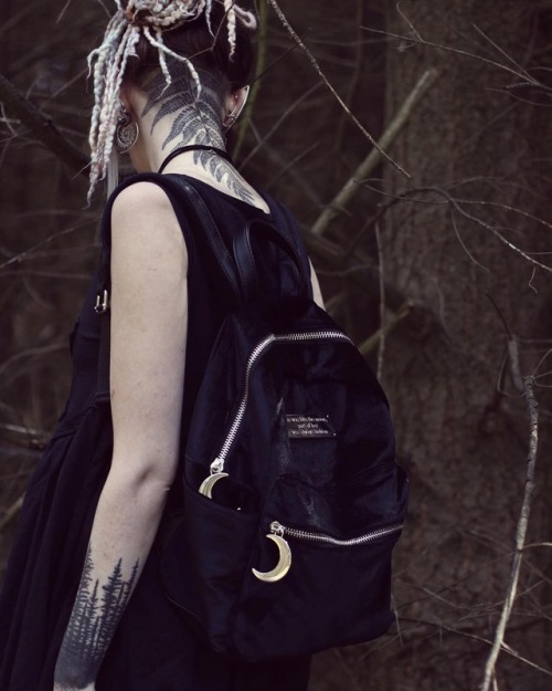 psychara: What would you bring to a deserted island? bag @killstarco ✨ That neck tattoo! ❤❤❤