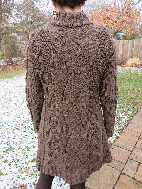 stitcherywitchery:Turtle Cardigan — a free knitting pattern by Donna Estin.Beautiful