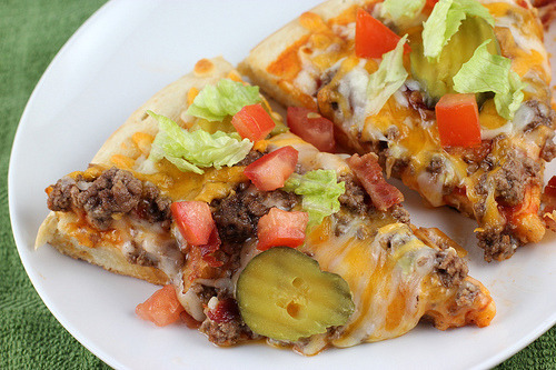 Cheeseburger pizza