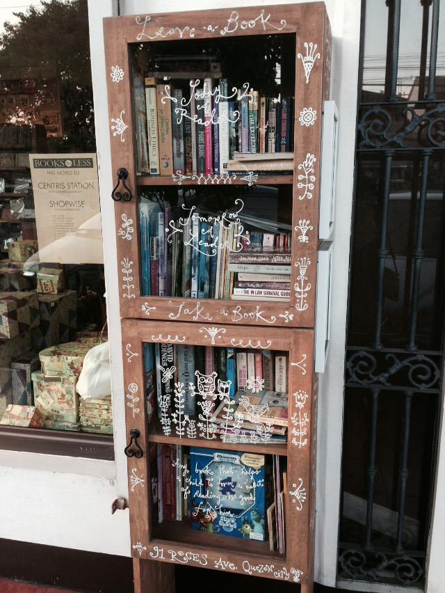 reignofbooks:The Leave a Book, Take a Book Mini Library