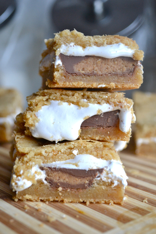 noodlebrain11:thecakebar:Peanut Butter Cup S’mores Barsjesus fucking christ. why have i never though