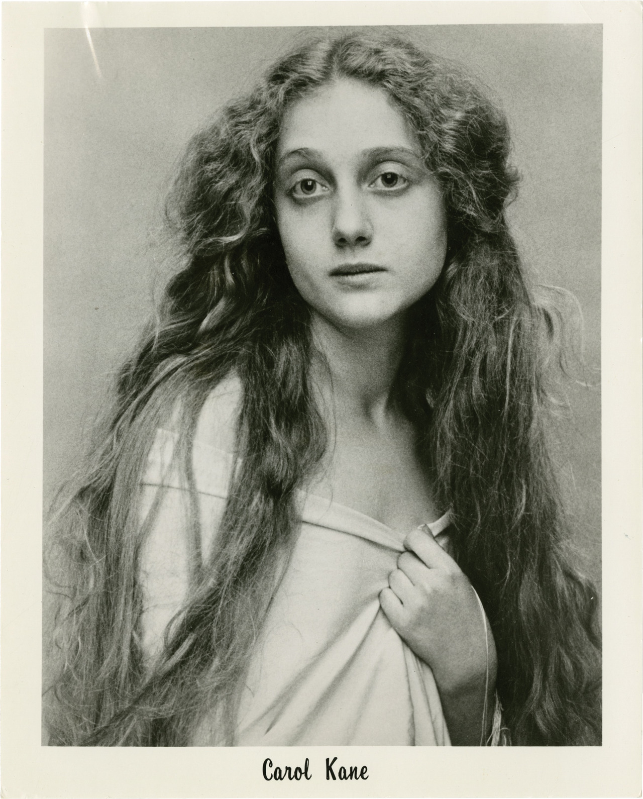 virginian-wolf-snake: Carol Kane, 1976 An agency memo on the verso of the first photograph
