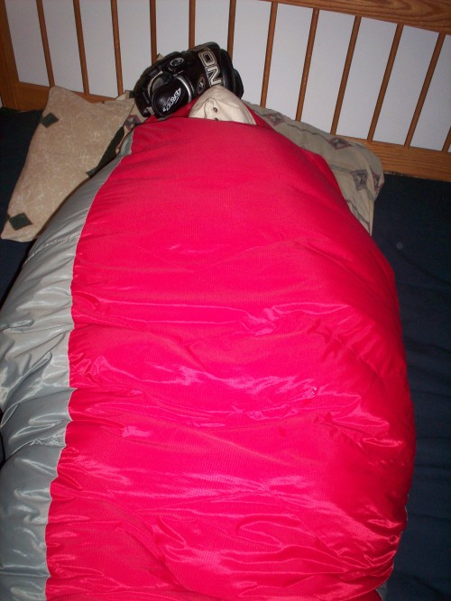 sleepingbagfood: Old set in Baggedup’s sleepsack, followed by a -40 mummy bag and a hockey glove for