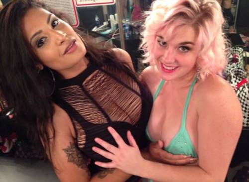 nancydrewfanclub:  w/ 2001apinkodyssey & stripperblog