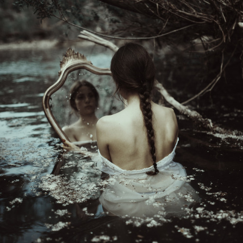 mymodernmet:Interview: Alessio Albi’s Evocative Portraits Blend the Natural Beauty of Women with Nat