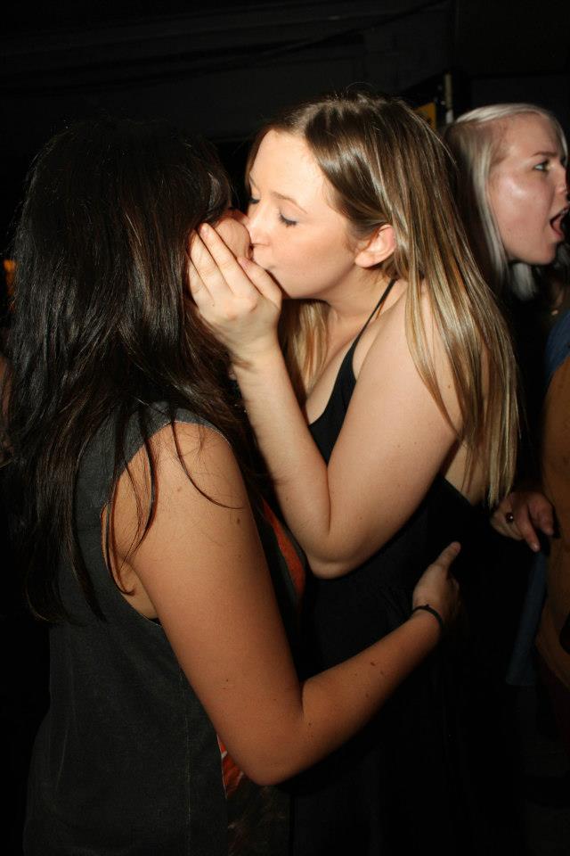 lesbiannightclubphotos:  https://www.facebook.com/cheatedheartsnight 