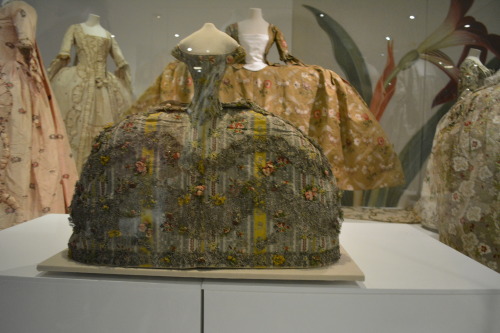 southcarolinadove:coronaaustrinacostumes:Photographs of 18th century garments on display from the Co