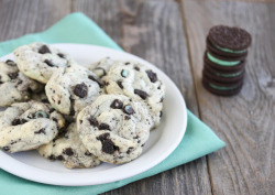 ilovedessert:  Mint Cookies and Cream Cookies