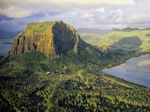 ribandrhein: Le Morne, Mauritius  Le Morne Cultural Landscape is an exceptional testimony to ma