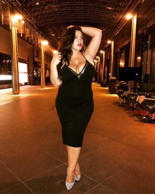 thecurvylist: Costina Ana-Maria Munteanu Social Media: Instagram @costina​_got_curves Facebook Sn