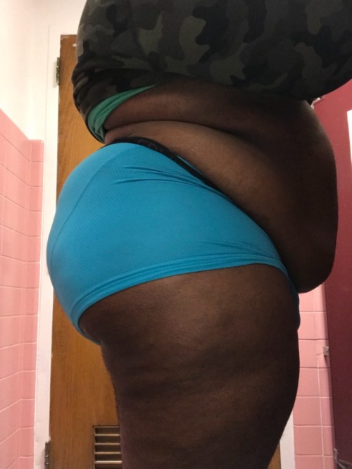 beautifulplumpchubass: nycthickboii:When I should be working I all of a sudden wanna eat some chocol