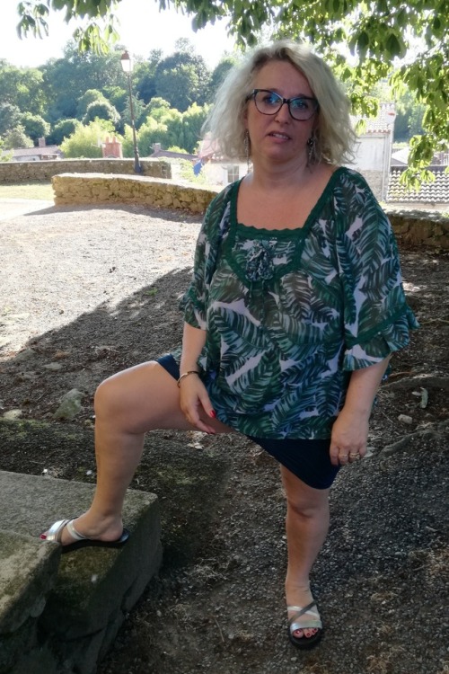 geilenetzschlampen: benito699:  pervottoscorner:  That dildo sinks into that fat,swollen pussy…she needs a horse cock…  Hmmm envie de te prendre contre un arbre  french whore Cathy. Nutte Cathy aus Frankreich. 