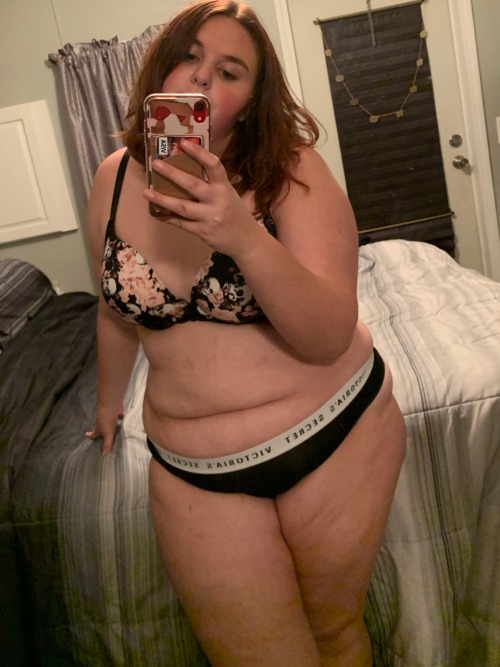 curvesandblunts-deactivated2020:Princess 🖤🥀