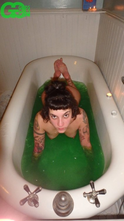 cattie-of-godsgirls: @aliapple666 in her set “Clean Green” Join @godsgirls for 50% 