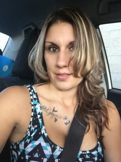 amateurwhoresociety:  Thanx for submitting !Got my dick very hard ;)