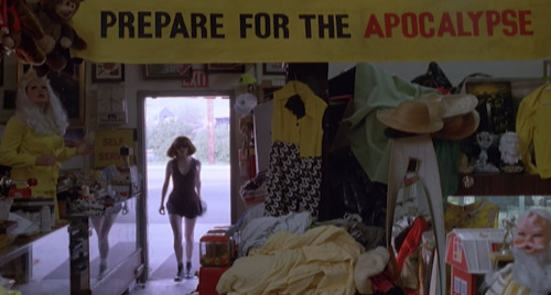 exhaustedscreen: The Doom Generation (Gregg Araki, 1995).