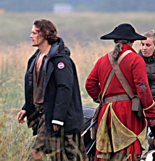 anaspiringfuriosa: outlanderitaly: Sam Heughan on the set of Outlander Season 3 [via Just Jared] 