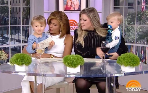 Hoda Kotb and Kelly Clarkson with her Kids on &lsquo;The Today Show&rsquo;www.vjbrend