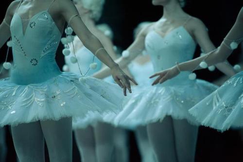 tutu-fangirl:Vaganova Ballet Academy snowflakes, The Nutcracker© Mark Olich