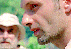 chandlerfknriggs:  8 Gifs per episode↳  Rick Grimes: 1x03
