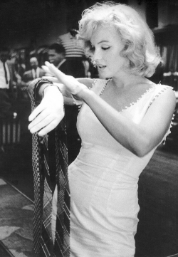  Marilyn Monroe photographed by Sam Shaw,